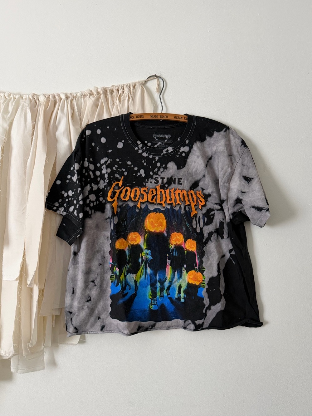 Cropped Goosebumps Tie-Dye Tee